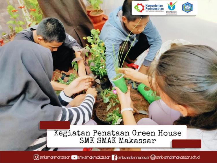 {SMK SMAK Makassar} 25 Januari 2020 : Kegiatan penataan Green House sekolah
